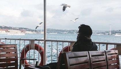 德甲激战，拜仁3-3平多特蒙德，莱万与哈兰德的对决引人瞩目