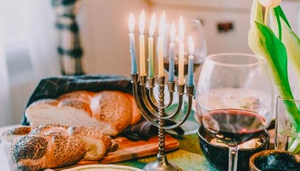 德甲激战，拜仁3-2战胜柏林赫塔，莱万与穆勒联手夺得胜利