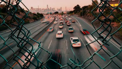 爱游戏下载_ 2025年电竞市场的技术变革展望，游戏电竞产业发展策略