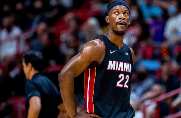 逆境战术调整：哪些球队通过换人扭转比赛？