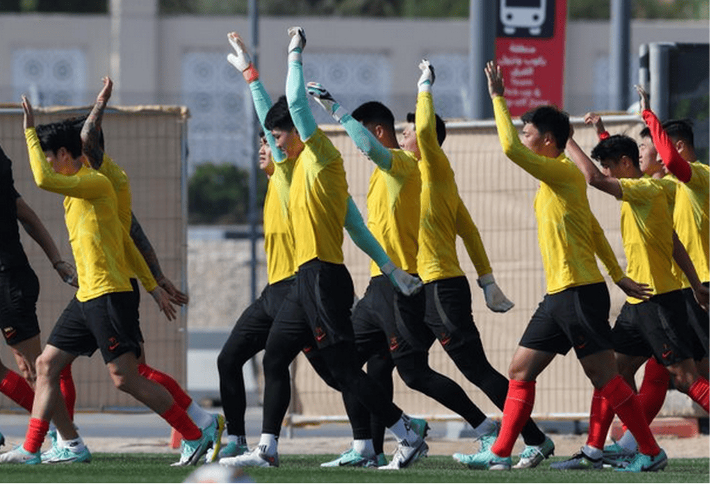 赛事期间，运动员的心理调适与体能保障