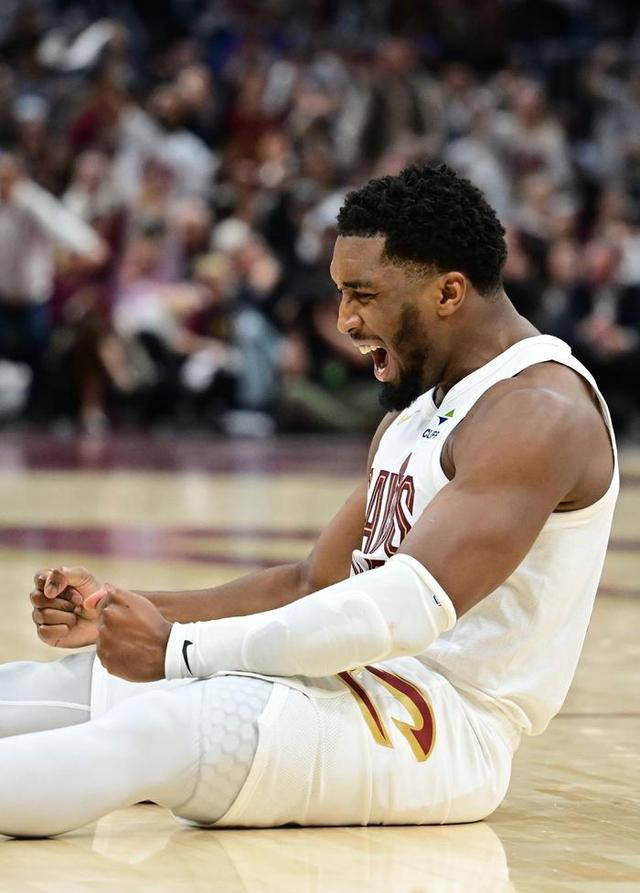 关于爵士在主场迎战勇士，米切尔的神级表现令人惊叹！的信息