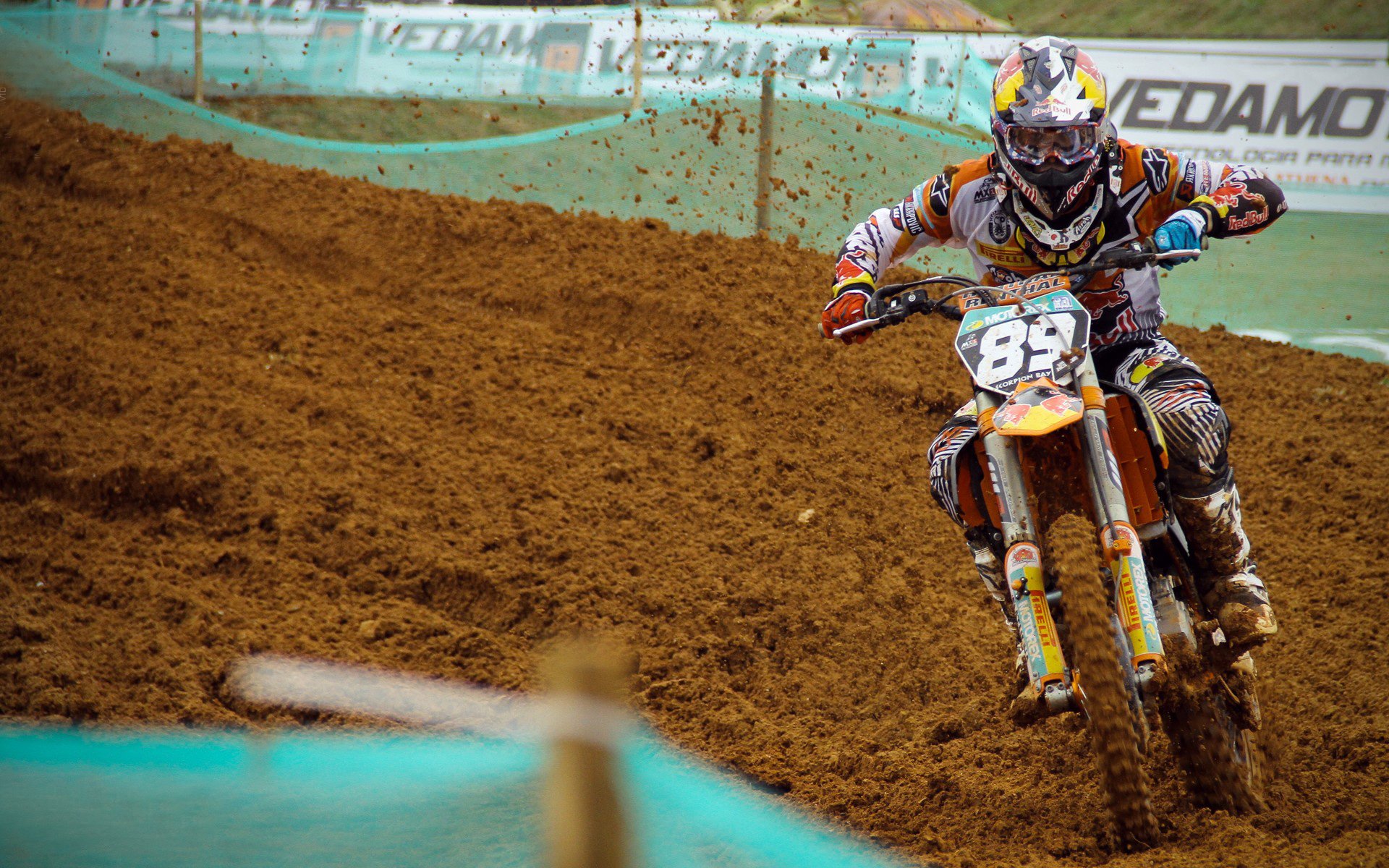 湖人主场装配全球首个“体感灯光系统”，可随比分变化，湖人主场灯光暗