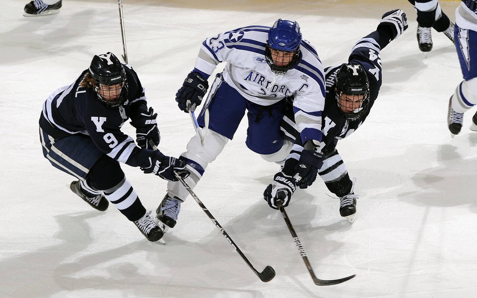 女足亚洲杯大幕落幕 中国队斩获冠军喜上眉梢,女足亚洲杯奖杯