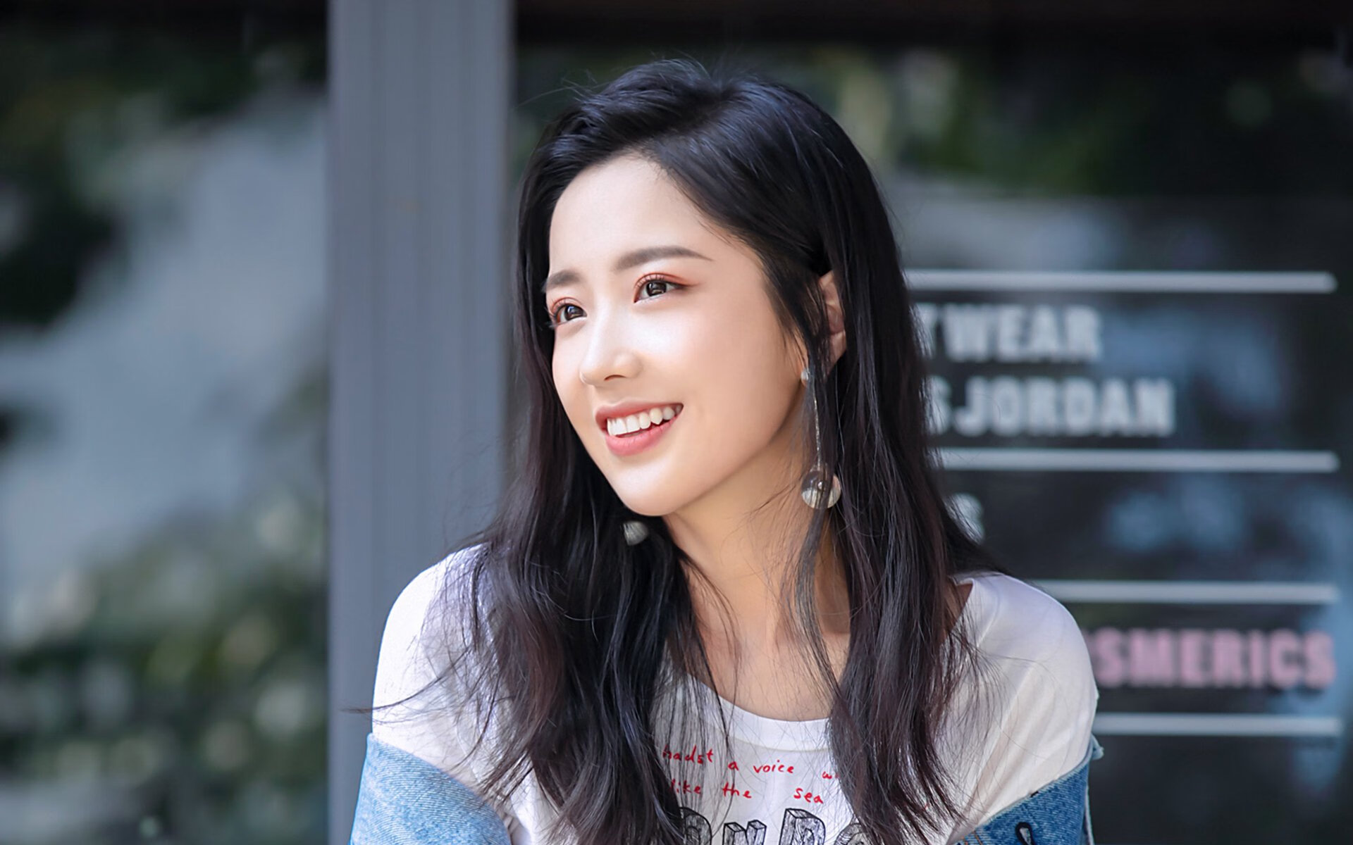 巴黎圣日耳曼在法甲持续领跑，豪华阵容威震欧洲