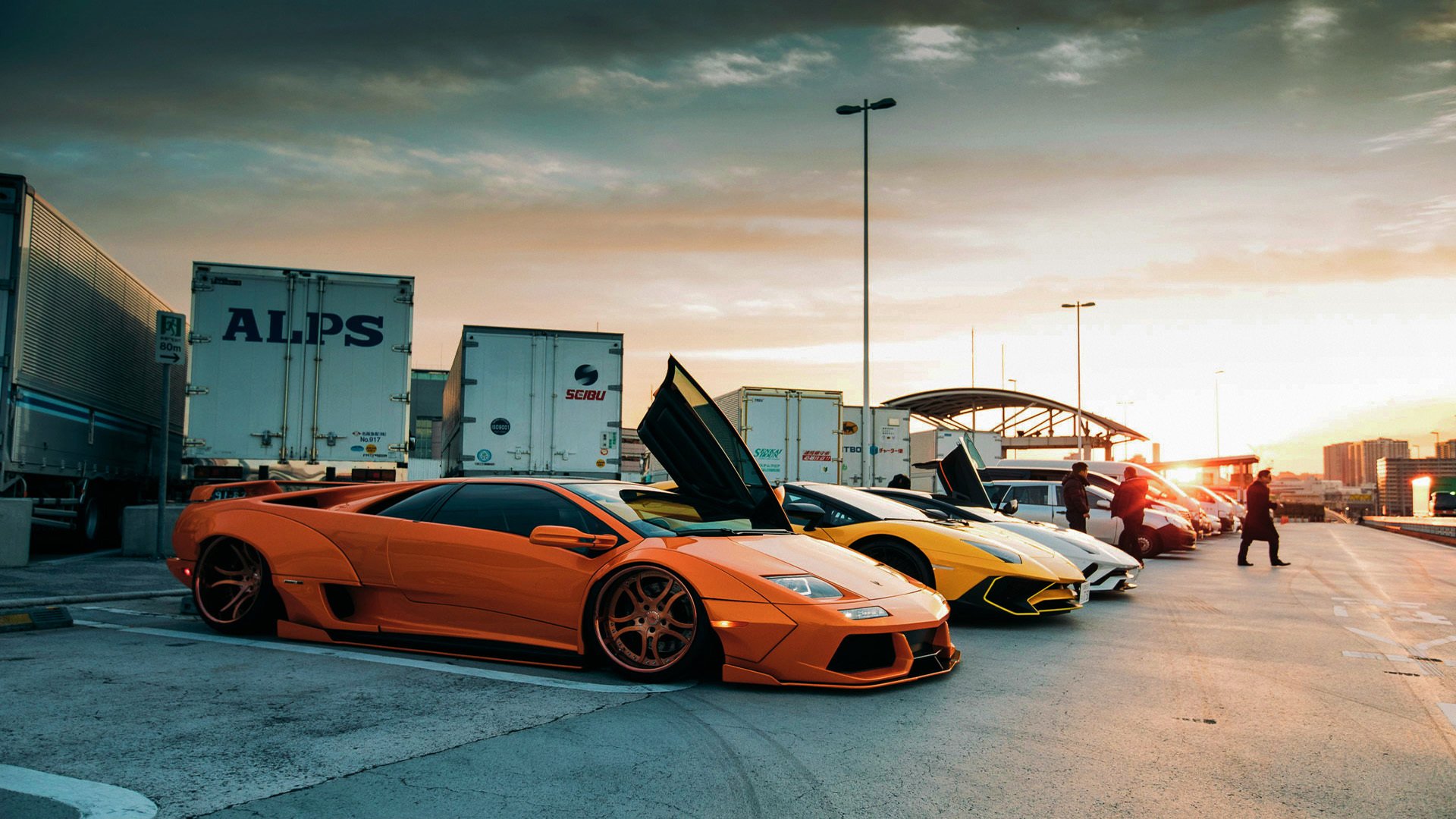 鹈鹕锋线组合训练中多次完成空接配合，鹈鹕 中锋